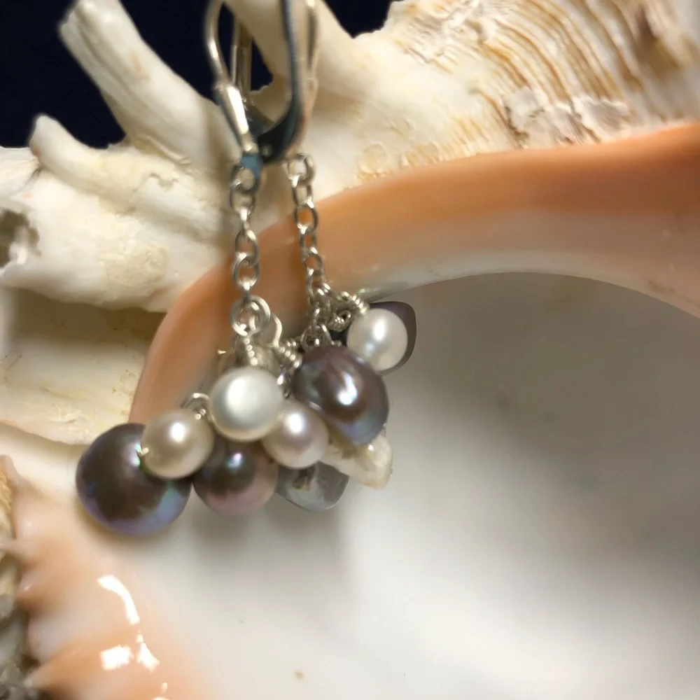 Handcrafted Sterling silver grey & white freshwater pearl earrings - Picture 1 of 6